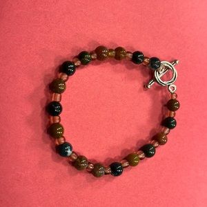 Beaded bracelet made with stretchy string